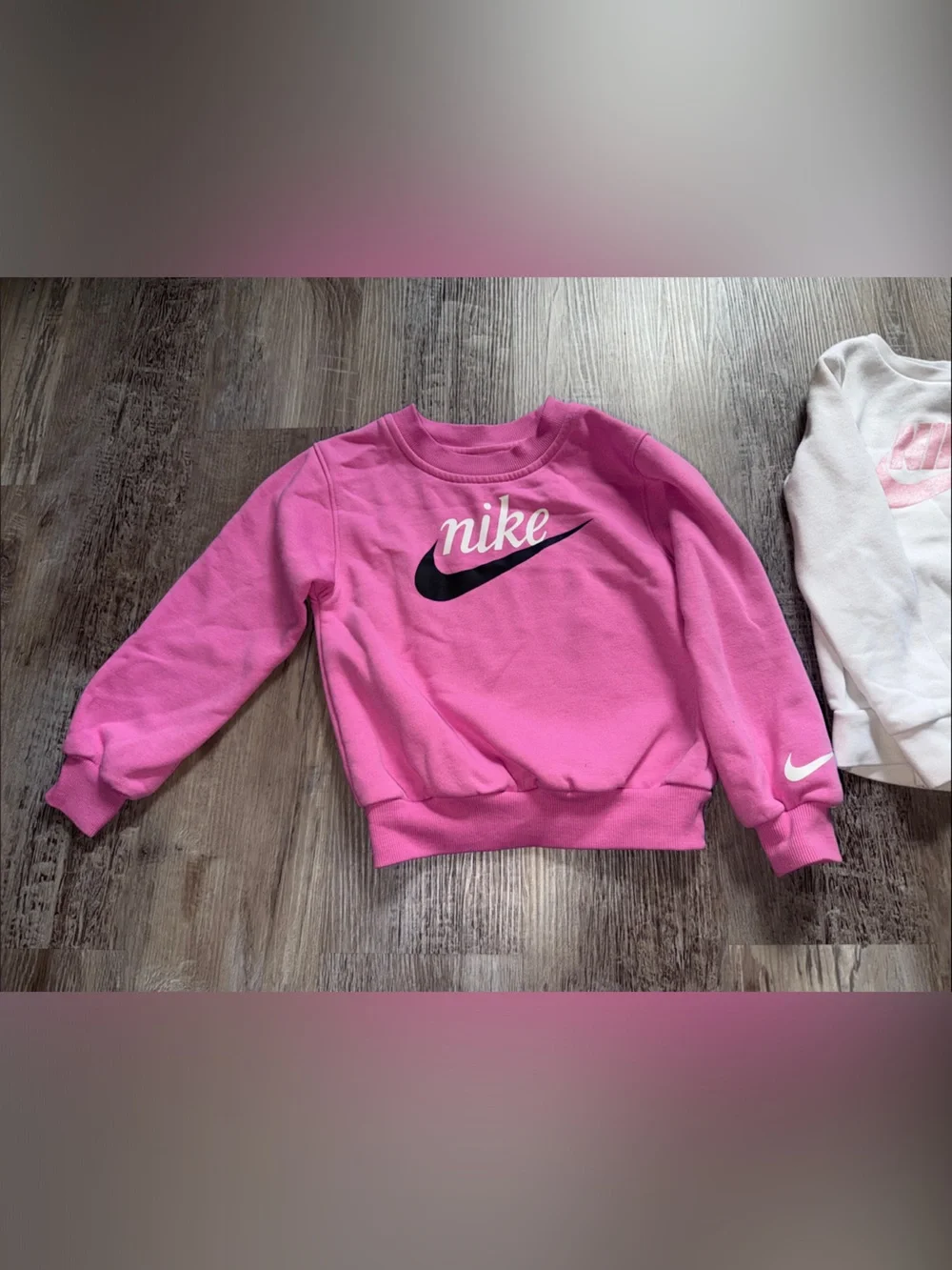 Nike Kids Crewneck Sweatshirts in Pink and White